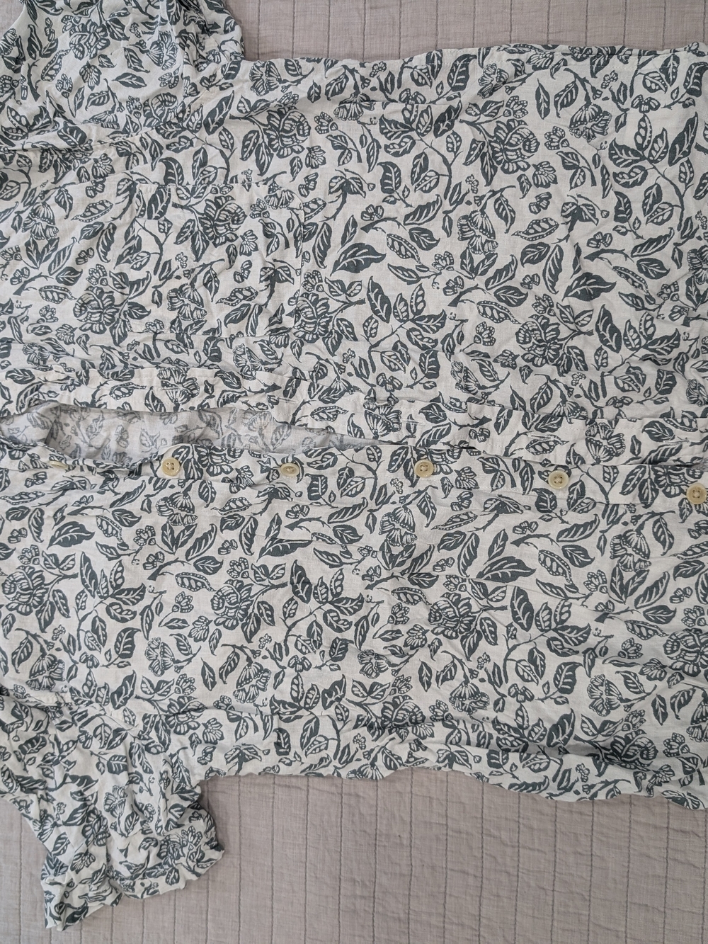 Lucky Brand Linen Blend Shirt With ith Dark Green Floral Leaf Print